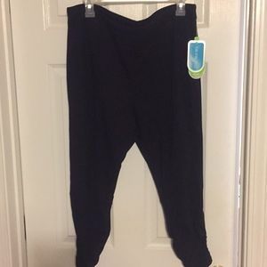 Be inspired black fitted capris xl